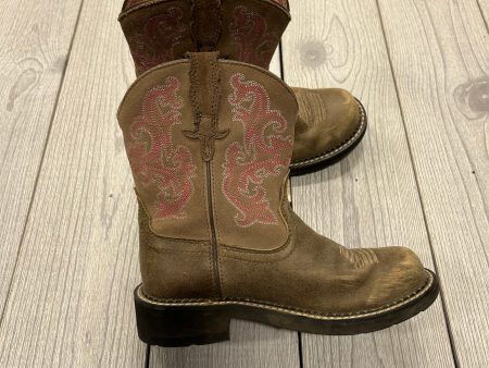 Women’s 6 Ariat boots Fashion